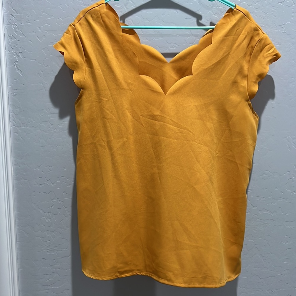 Emery Rose Large Scallop Neck and Scalloped Cap Sleeves.